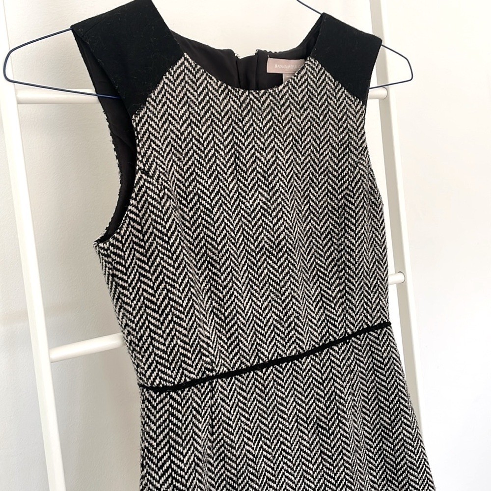 🦄 **HOST PICK- PETITE DEPT!!** Banana Republic herringbone lined contour dress